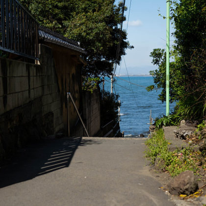 Back alley of Enoshima and the stairs leading to the sea