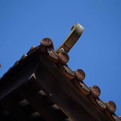 The roof of the temple and the blue sky